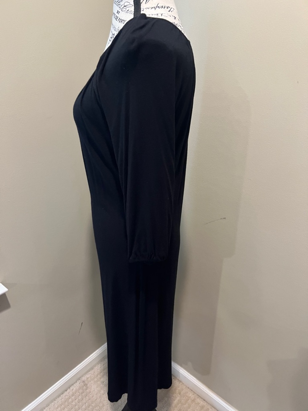 Neiman Marcus Black Scoop-Neck Midi Dress with Three-Quarter Sleeves - Picture 7 of 7